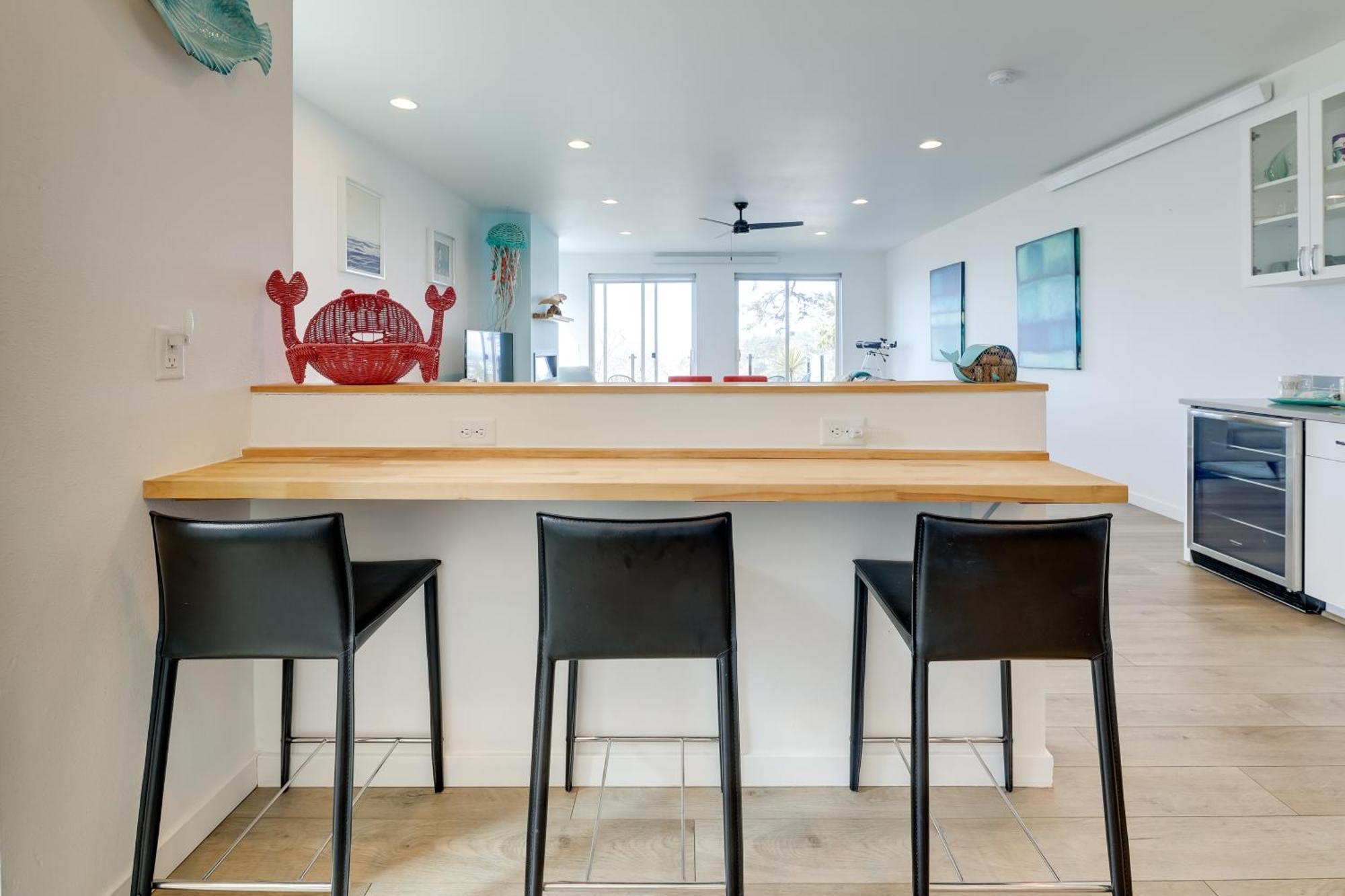 Scenic Depoe Bay Townhome With Deck Less Than 1 Mi To Parks! Exterior photo