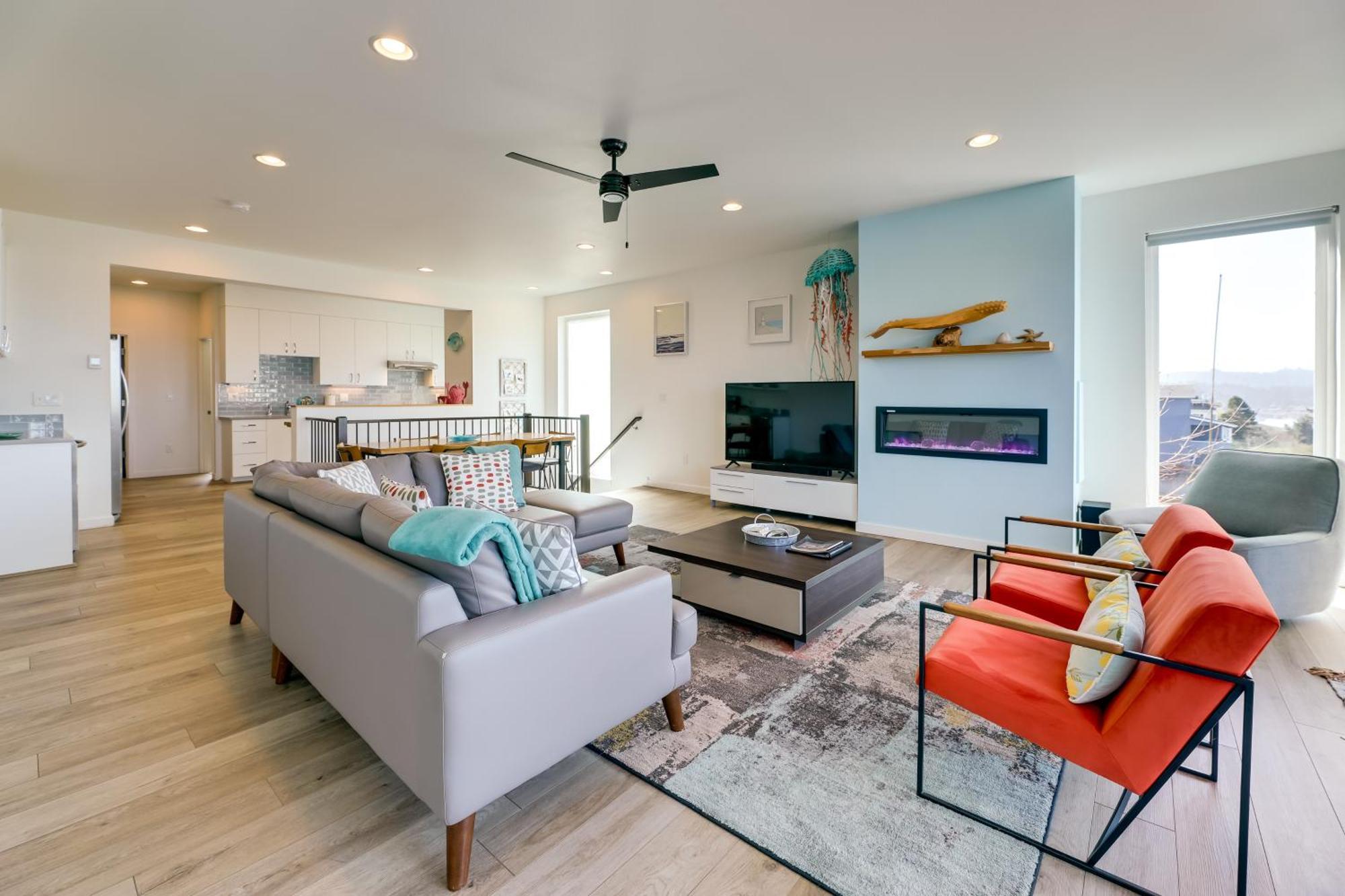 Scenic Depoe Bay Townhome With Deck Less Than 1 Mi To Parks! Exterior photo