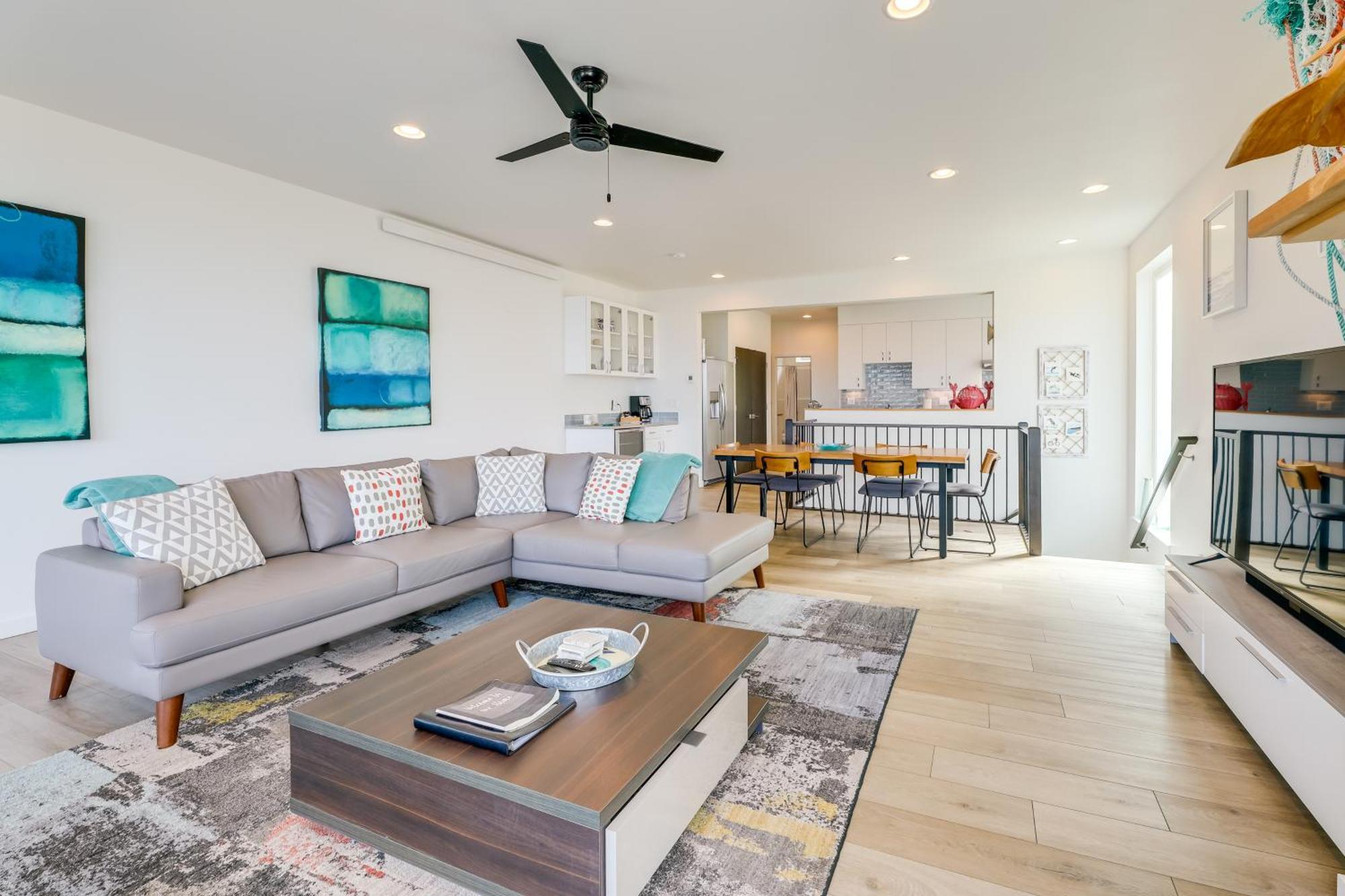 Scenic Depoe Bay Townhome With Deck Less Than 1 Mi To Parks! Exterior photo