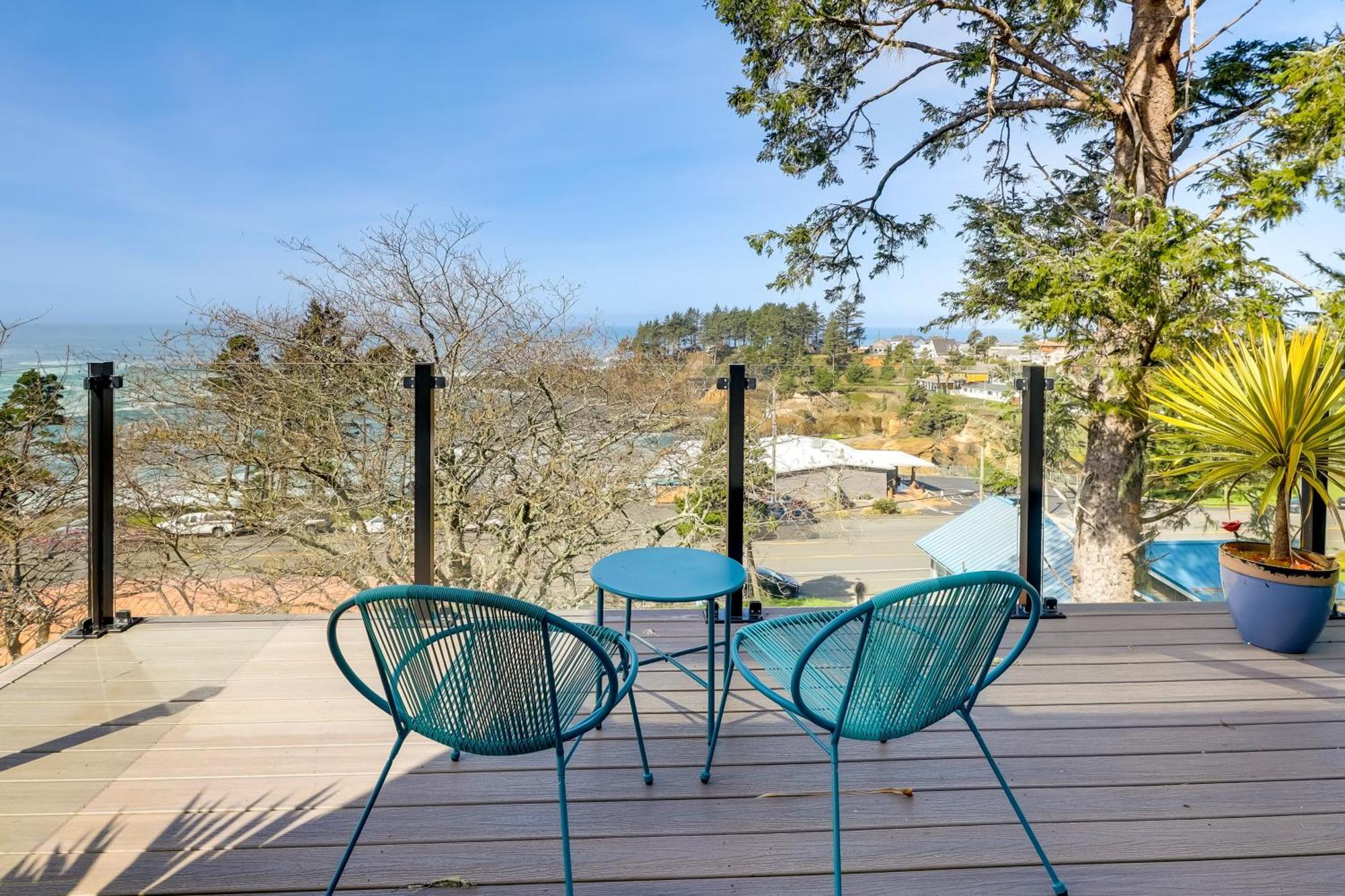 Scenic Depoe Bay Townhome With Deck Less Than 1 Mi To Parks! Exterior photo